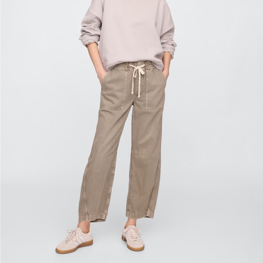 GAP Mid-Rise Pull on Soft Barrel Jean